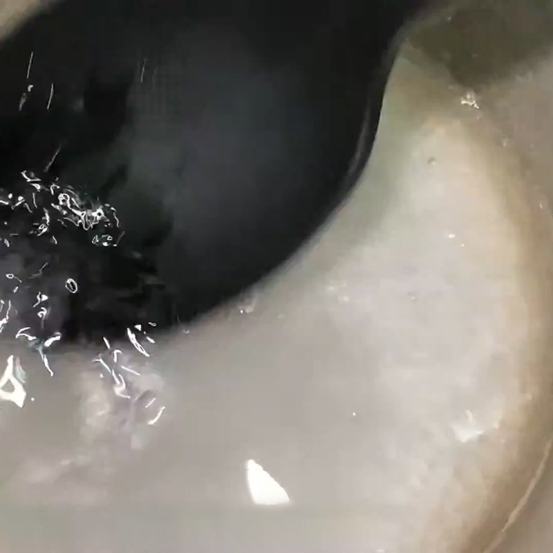 Bước 2 Nấu nước đường Sinh tố chanh bạc hà