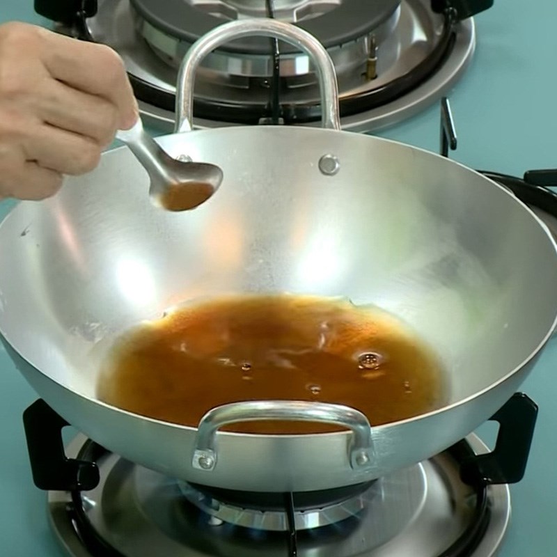 Bước 2 Nấu nước kho Củ sen kho tiêu