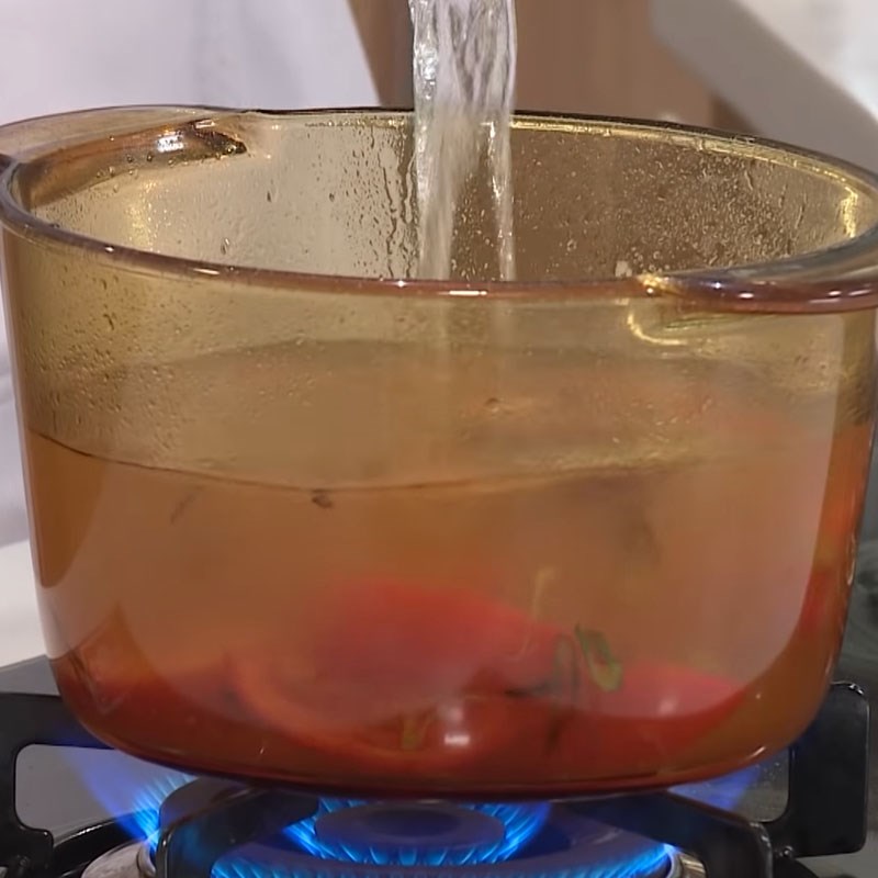 Bước 4 Nấu nước lẩu Lẩu cá hồi chanh dây