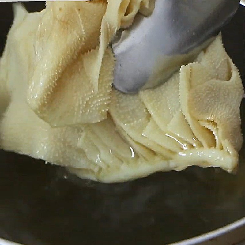 Bước 5 Sơ chế và luộc lá sách bò Bún măng bò