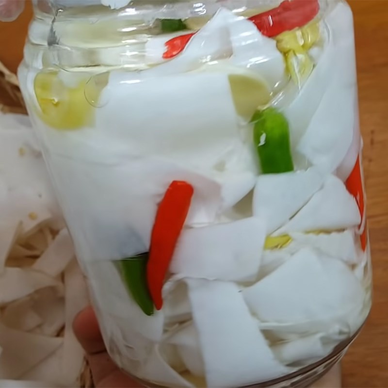 Bước 3 Nấu nước ngâm và ngâm măng Măng chua tỏi ớt