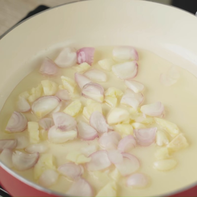 Bước 2 Nấu nước sốt Cá thu kho mặn ngọt