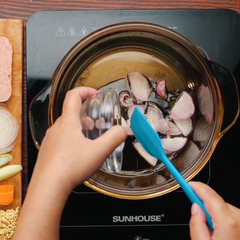 Bước 3 Nấu nước súp Tokbokki bằng bánh tráng - Bách hóa XANH