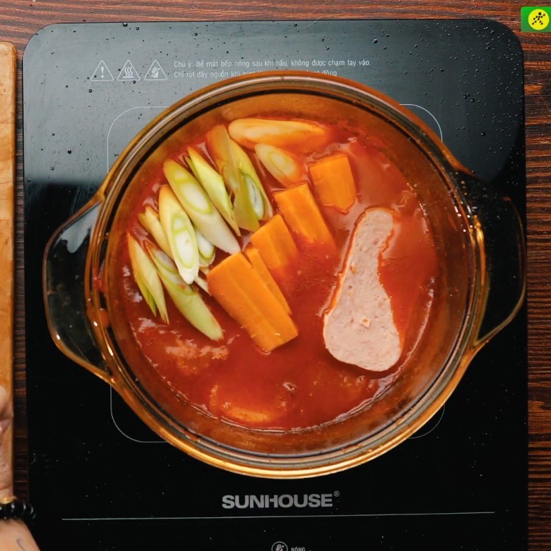Bước 3 Nấu nước súp Tokbokki bằng bánh tráng - Bách hóa XANH