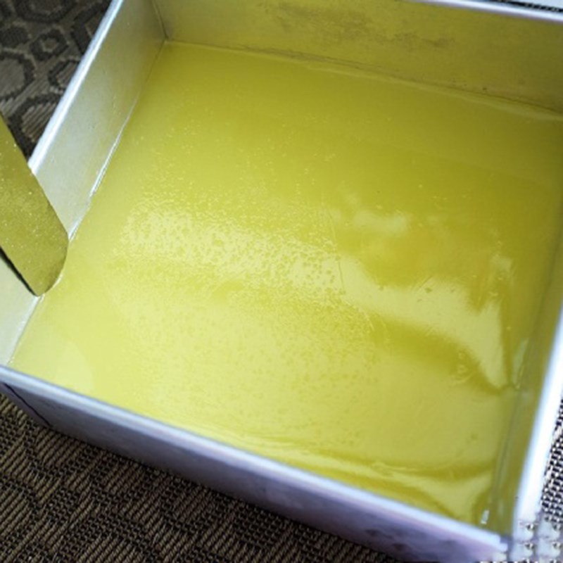Bước 2 Đổ ra khuôn Thạch vải soda