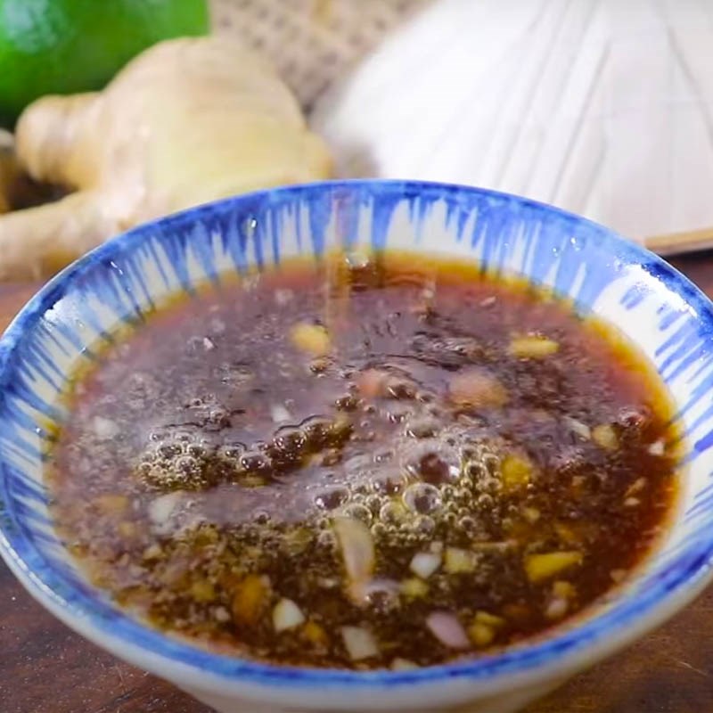 Bước 3 Nấu sốt Phở gà trộn chua ngọt