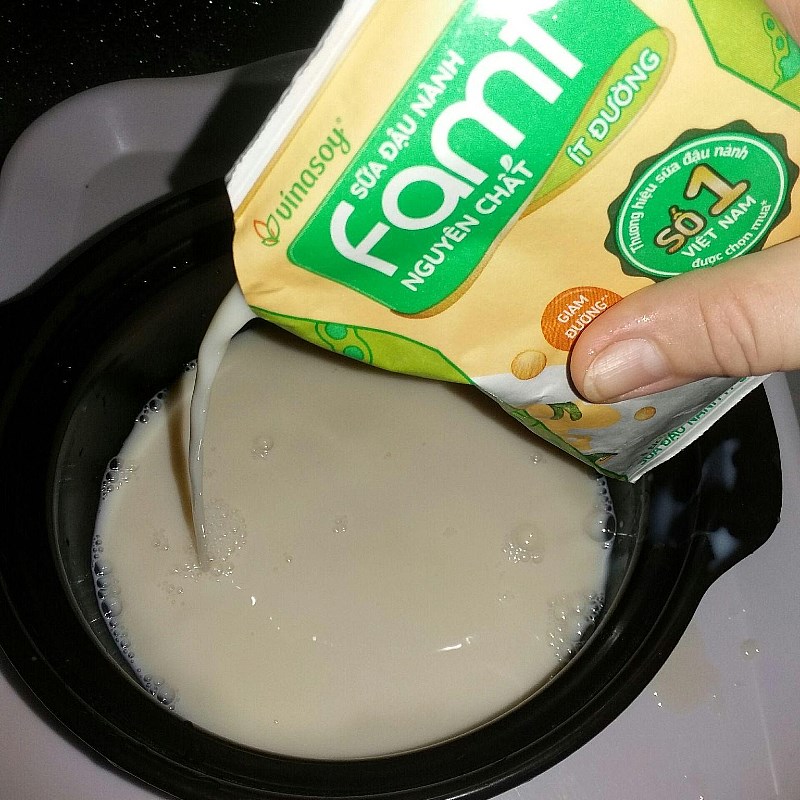 Bước 1 Nấu sữa với bột rau câu Tàu hủ bằng bột rau câu bằng sữa đậu nành bịch