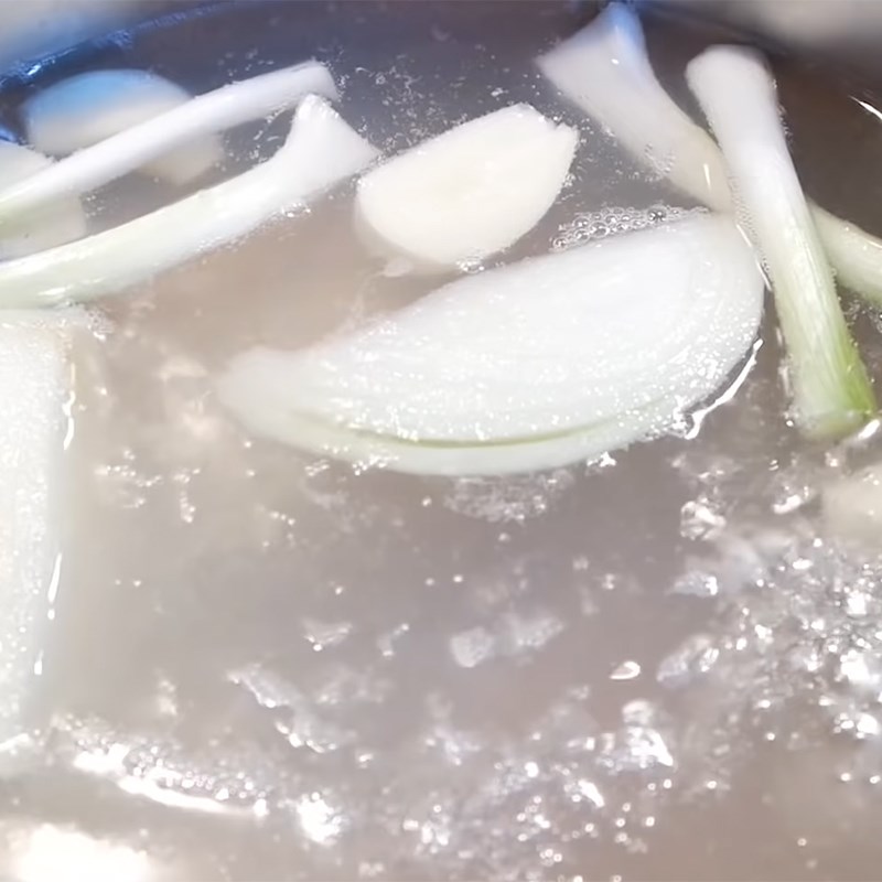 Bước 3 Luộc thịt bò Canh bánh gạo tteokbokki (tteokguk)