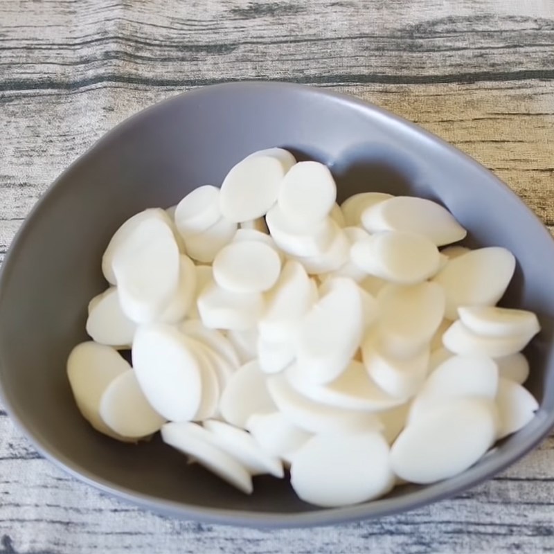 Bước 1 Ngâm bánh gạo Canh bánh gạo tteokbokki (tteokguk)