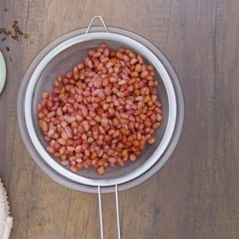 Bước 1 Ngâm lạc Lạc rang húng lìu