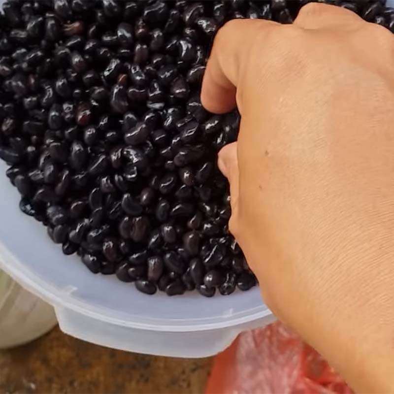 Bước 2 Ngâm đậu đen Đuôi bò hầm đậu đen