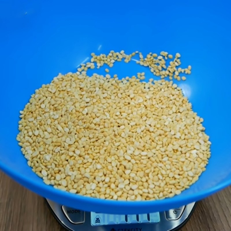 Bước 1 Ngâm nếp cẩm và đậu xanh Bánh chưng nếp cẩm nhân thịt heo