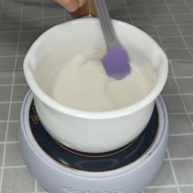 Bước 1 Ngâm gelatin và đun hỗn hợp sữa lần 1 Panna cotta dừa caramel