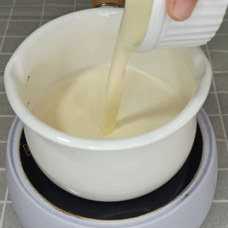 Bước 3 Ngâm gelatin và đun hỗn hợp sữa lần 2 Panna cotta dừa caramel