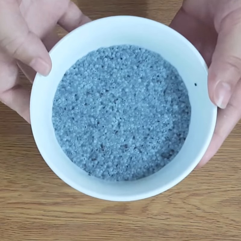 Bước 1 Ngâm hạt é Thạch sữa chua hạt é