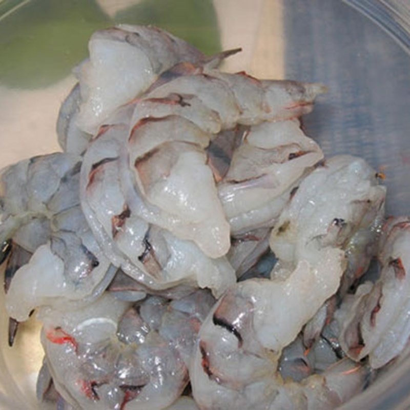 Bước 1 Sơ chế nguyên liệu Trứng hấp hải sản