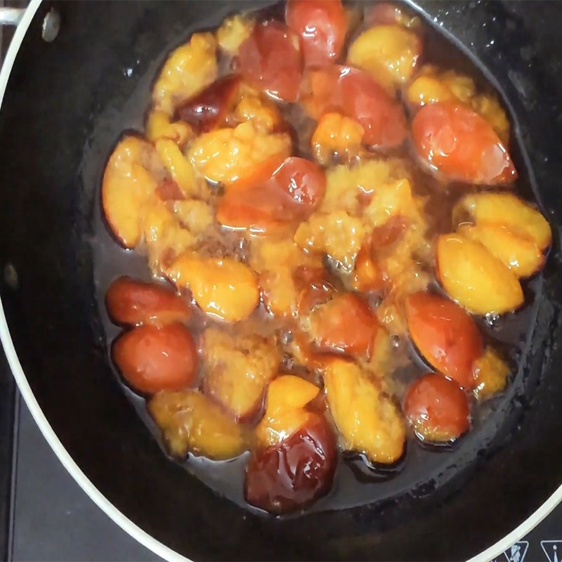 Bước 1 Ngào mận với đường Panna cotta mận