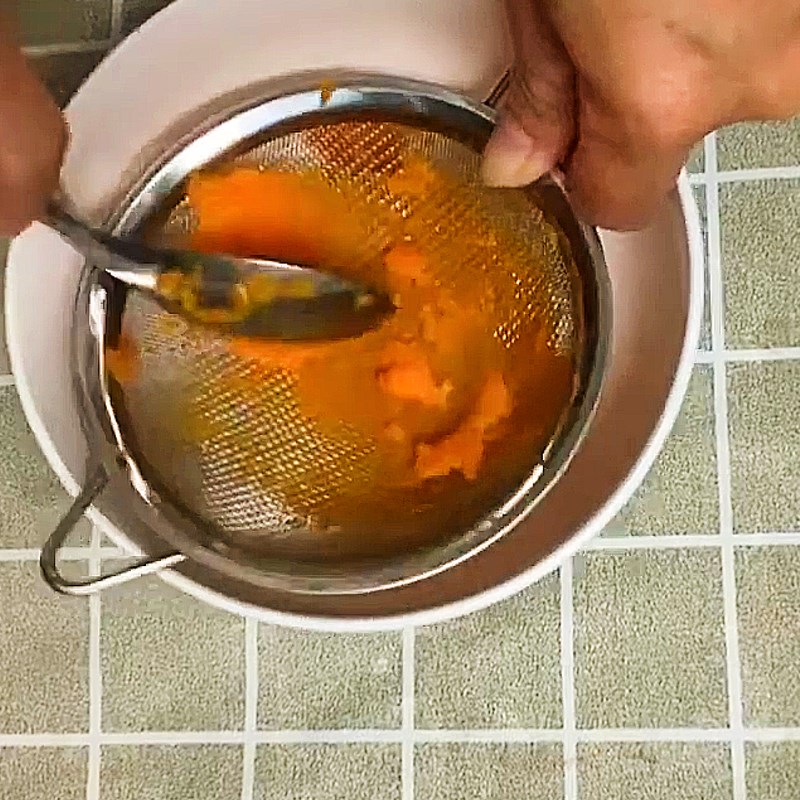 Bước 4 Nghiền cá và nghiền hạt sen, cà rốt và cháo Cháo cá hồi hạt sen