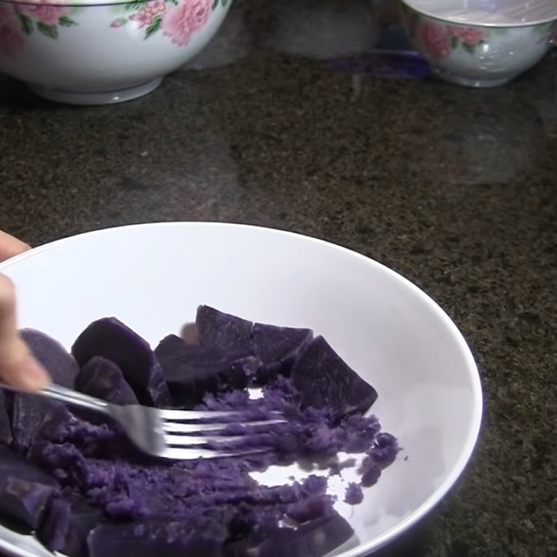 Bước 2 Nghiền khoai lang Bánh da lợn khoai lang tím