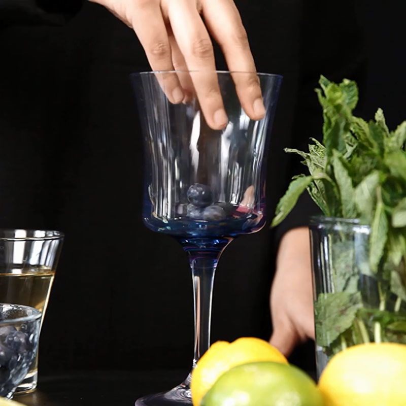 Bước 1 Nghiền nhuyễn nguyên liệu Mojito việt quất không cồn