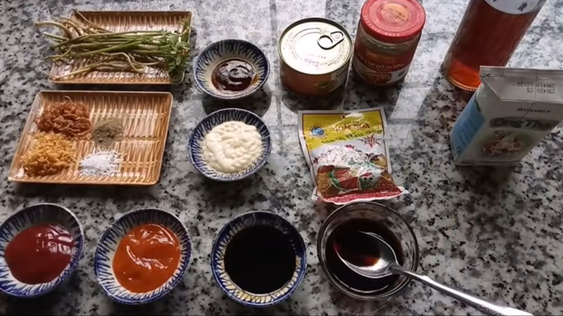Nguyên liệu món ăn nước sốt bánh mì heo quay