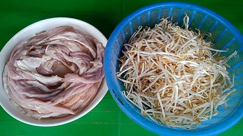 Nguyên liệu món ăn lòng heo xào dứa (thơm), lòng heo xào giá