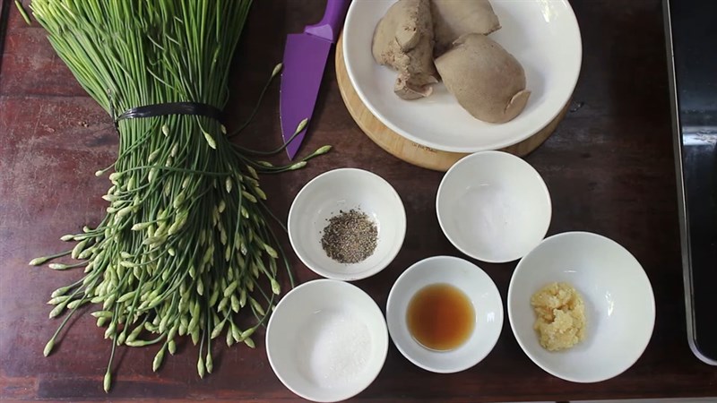 Nguyên liệu món ăn bông hẹ xào thịt bò, bông hẹ xào gan heo