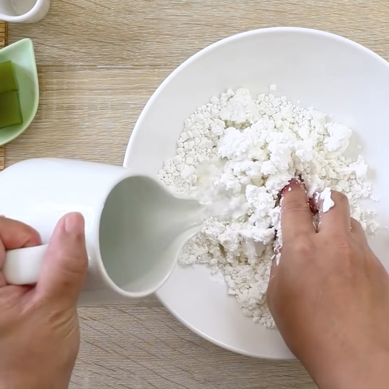 Bước 3 Nhào bột bánh mochi Bingsu Matcha trà xanh đậu đỏ