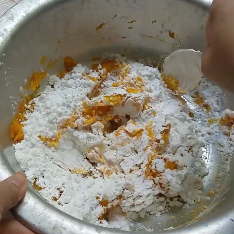 Bước 4 Nhào bột Bánh canh bí đỏ