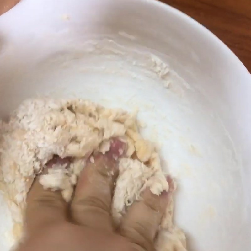 Bước 2 Nhào bột bánh Bánh mì cuộn xúc xích bằng nồi chiên không dầu