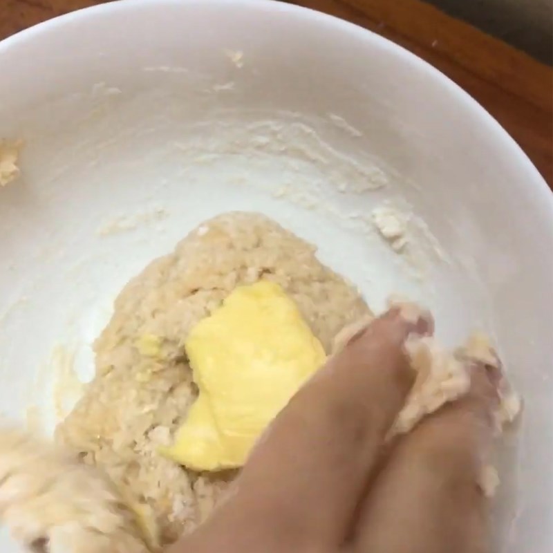 Bước 2 Nhào bột bánh Bánh mì cuộn xúc xích bằng nồi chiên không dầu