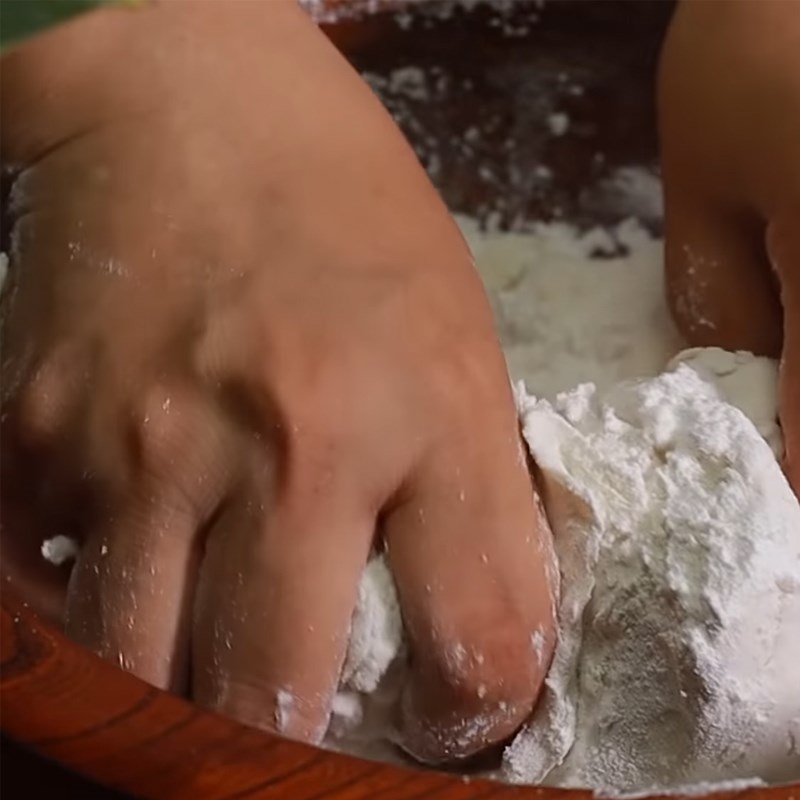 Bước 3 Nhào bột bánh Bánh pate chiên