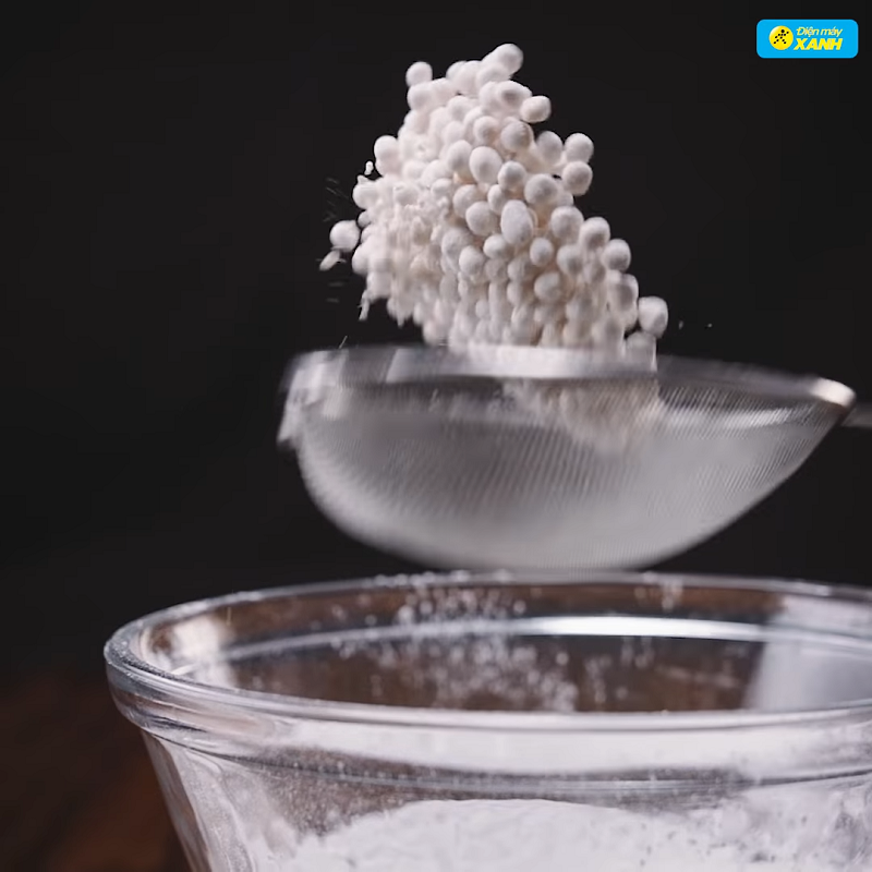 Bước 2 Nhào bột và tạo hình Trân châu hoàng kim