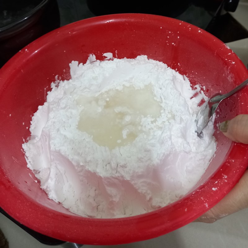 Bước 4 Nhồi bột Bánh bột lọc bằng bột năng nhân tôm thịt