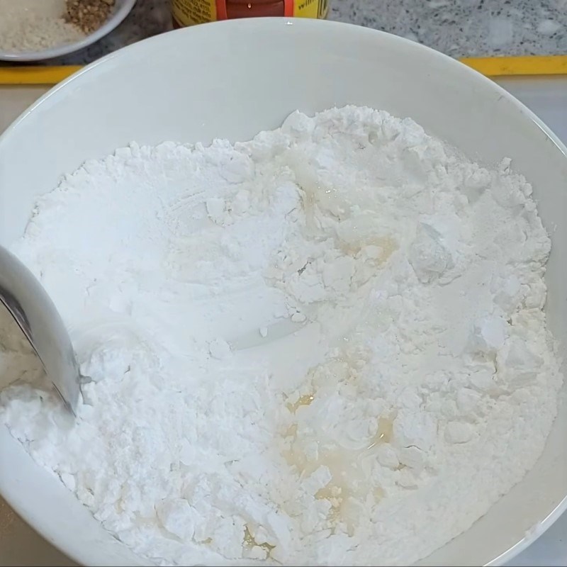 Bước 2 Nhồi bột Há cảo hoa hồng nhân chay