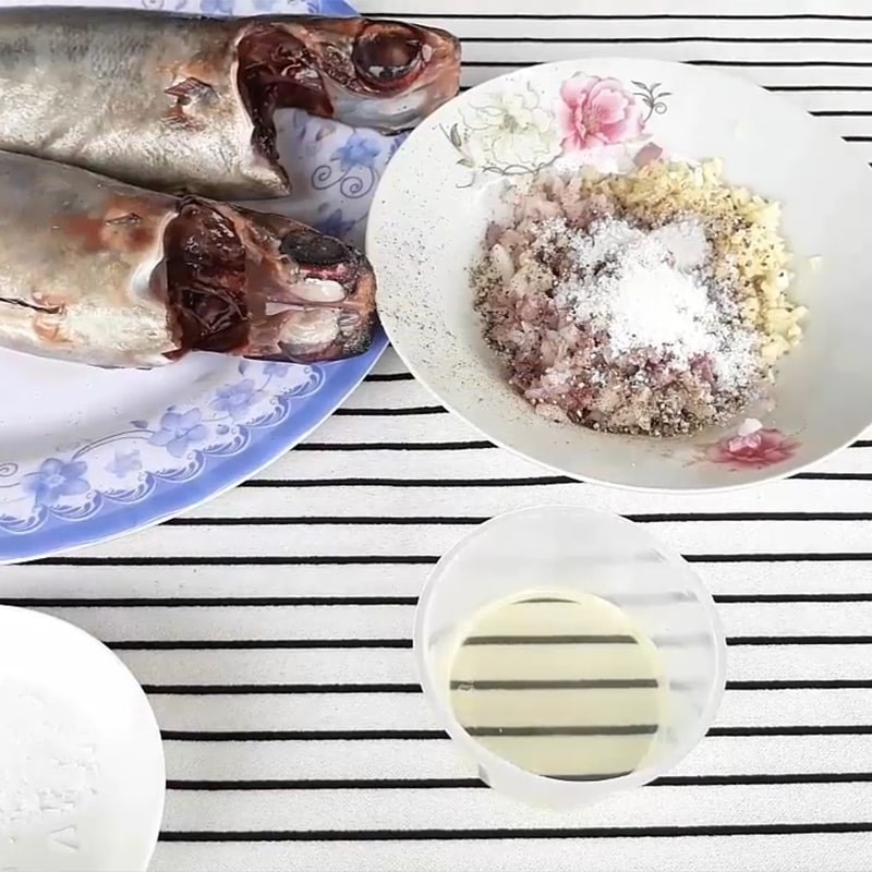 Bước 3 Ướp cá Cá nục hấp cuốn bánh tráng