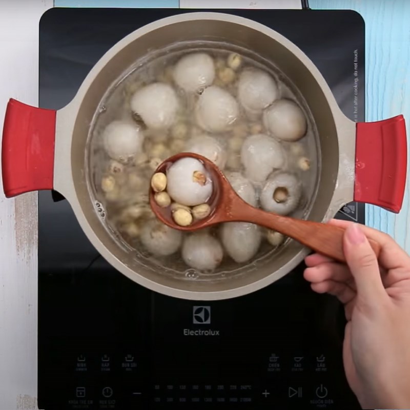 Bước 3 Nấu chè Chè vải hạt sen