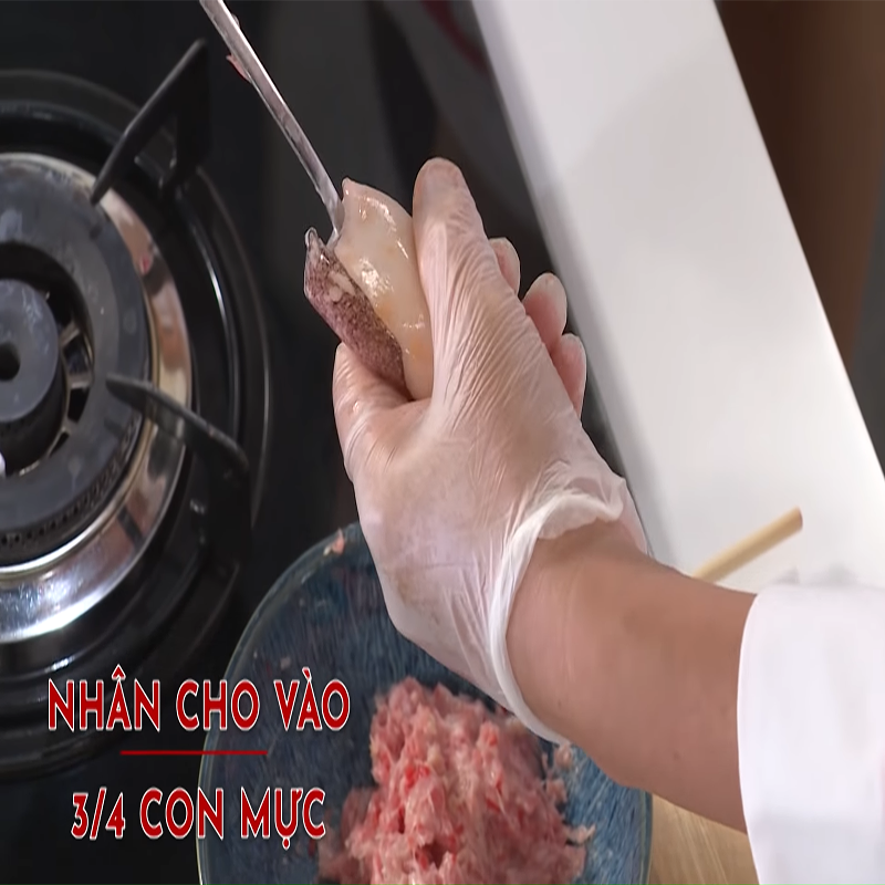 Bước 3 Nhồi nhân Mực lụi nướng sả