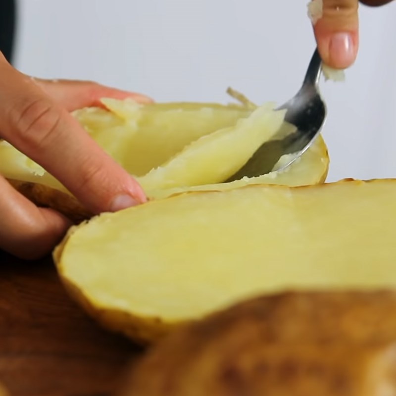 Bước 4 Nhồi nhân và nướng khoai tây Khoai tây nhồi thịt gà nướng