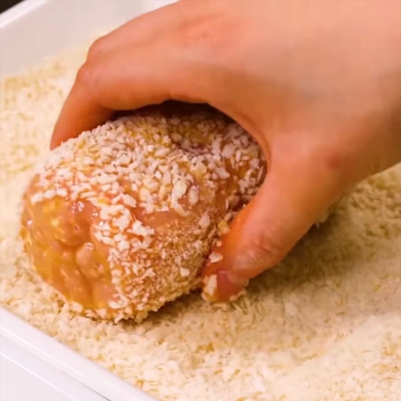 Bước 5 Nhúng bột Thịt heo cuộn phô mai jambon chiên xù