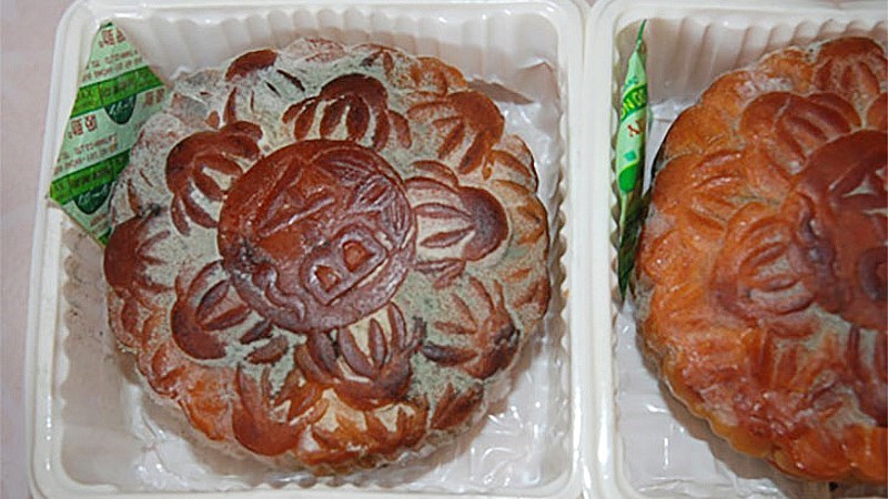 Bánh trung thu bị mốc