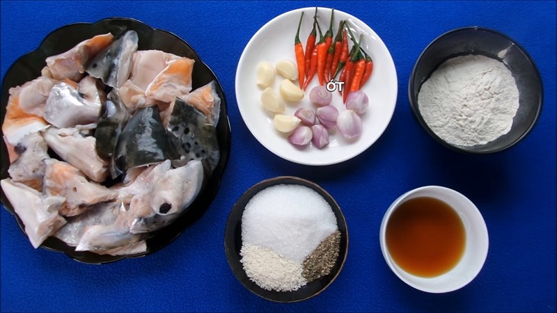 Nguyên liệu món ăn đầu cá hồi chiên nước mắm