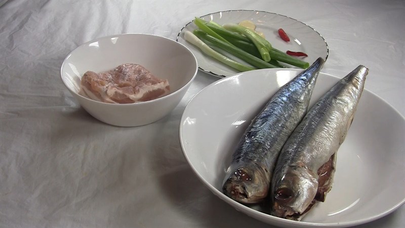 Nguyên liệu món ăn 2 cách làm cá nục kho thịt ba chỉ