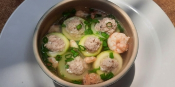Hướng dẫn nấu canh bí ngòi nhồi tôm thịt ngọt mát, giàu dinh dưỡng cho gia đình 14 nthum 1200x676 4