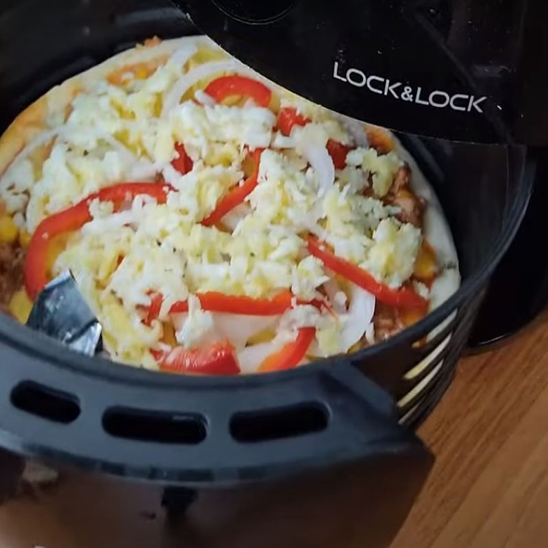 Bước 4 Nướng bánh pizza Pizza bò dứa