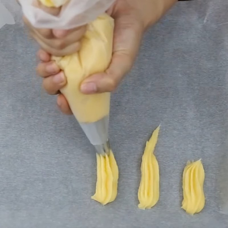 Bước 3 Nướng bánh Bánh su kem