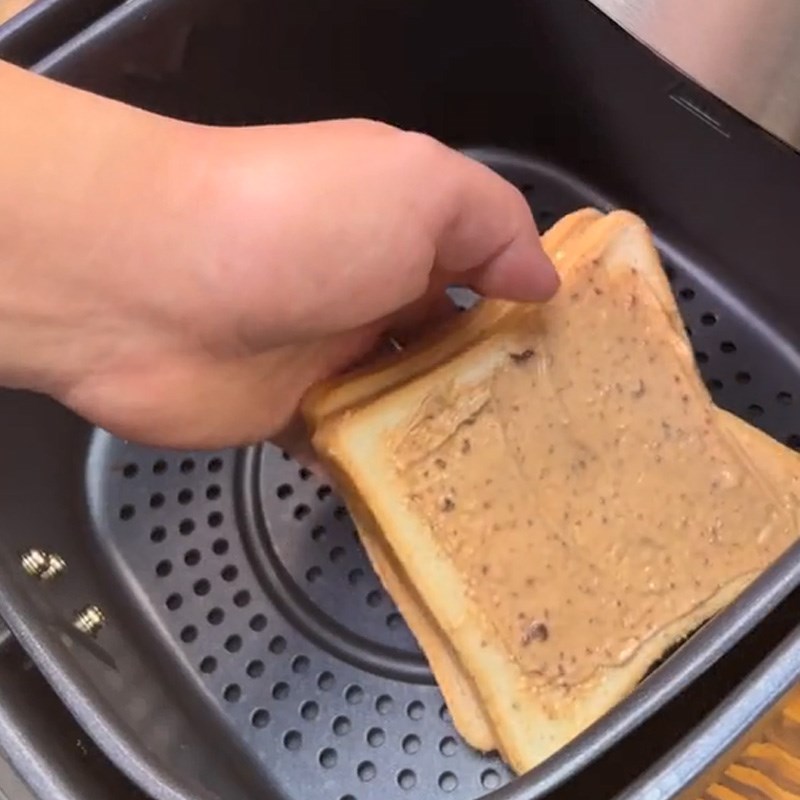 Bước 2 Nướng bánh mì Bánh milo phô mai (Công thức được chia sẻ từ TikTok Cách Nấu Ngon cùng Cách Nấu Ngon)