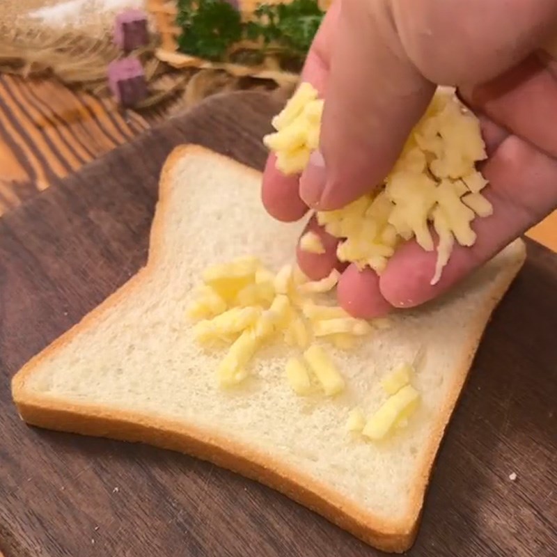 Bước 2 Nướng bánh mì Bánh milo phô mai (Công thức được chia sẻ từ TikTok Cách Nấu Ngon cùng Cách Nấu Ngon)