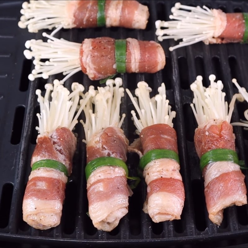 Bước 4 Nướng bò Ba chỉ bò cuộn nấm kim châm nướng