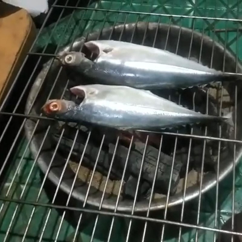 Bước 3 Nướng cá Cá sòng nướng mỡ hành